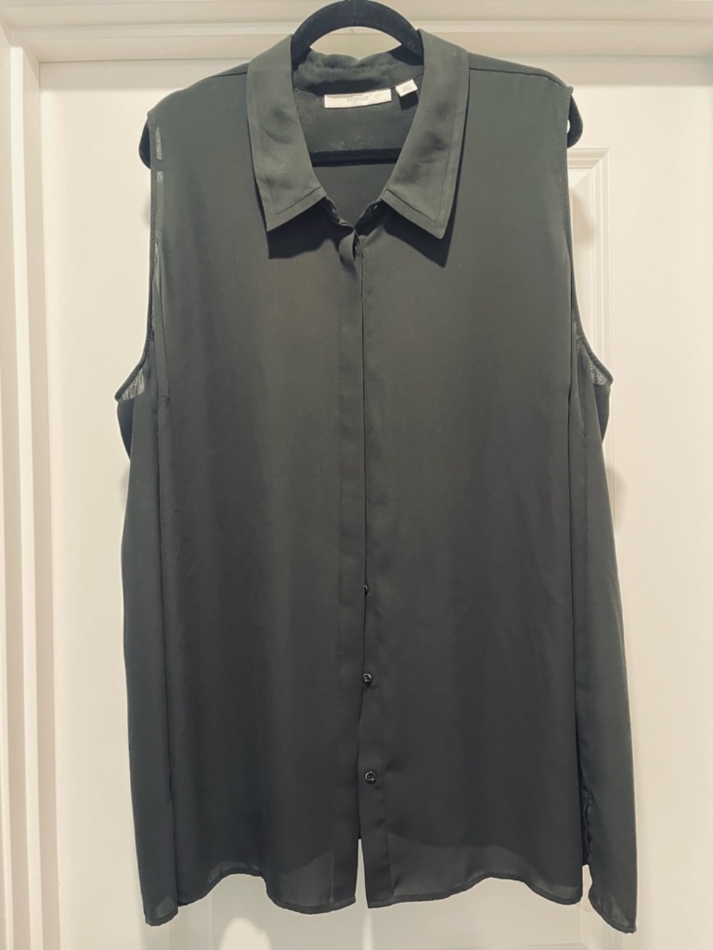 Sejour Black Sleeveless Button-Up Blouse